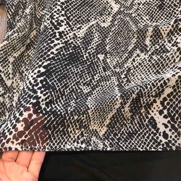 Like New- Express Blouse - Picture 5 of 6